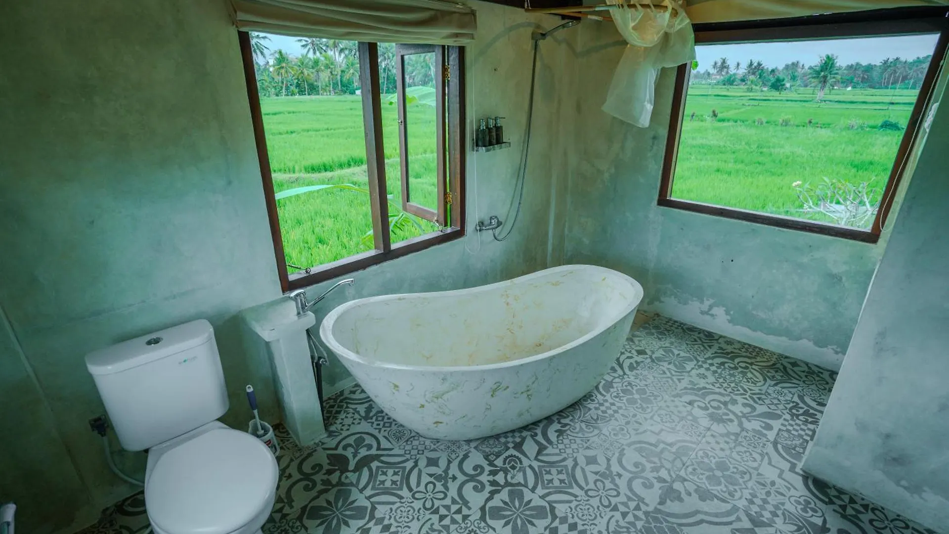 Green Swaha Mas Wooden Villa Ubud