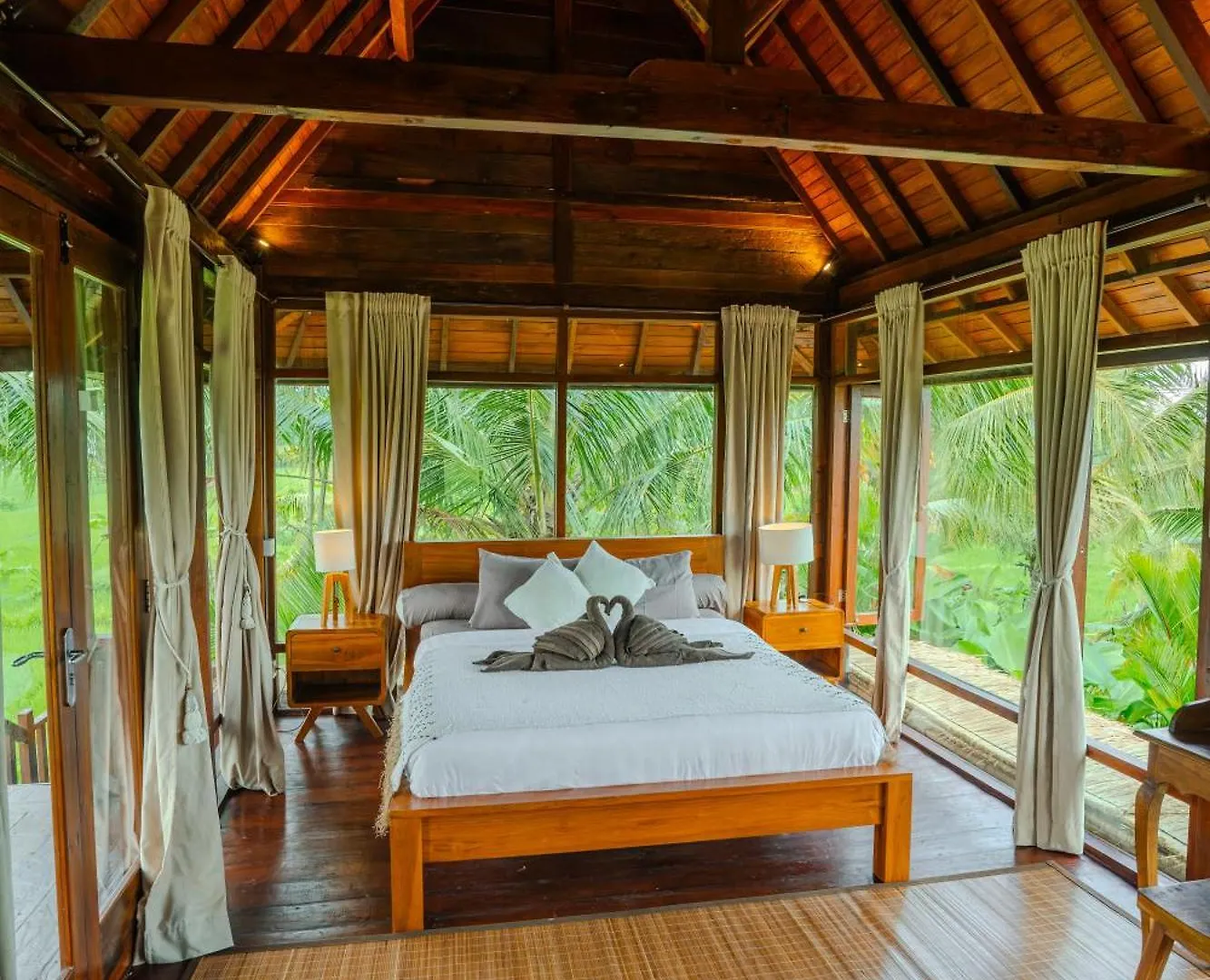 Green Swaha Mas Wooden Villa Ubud