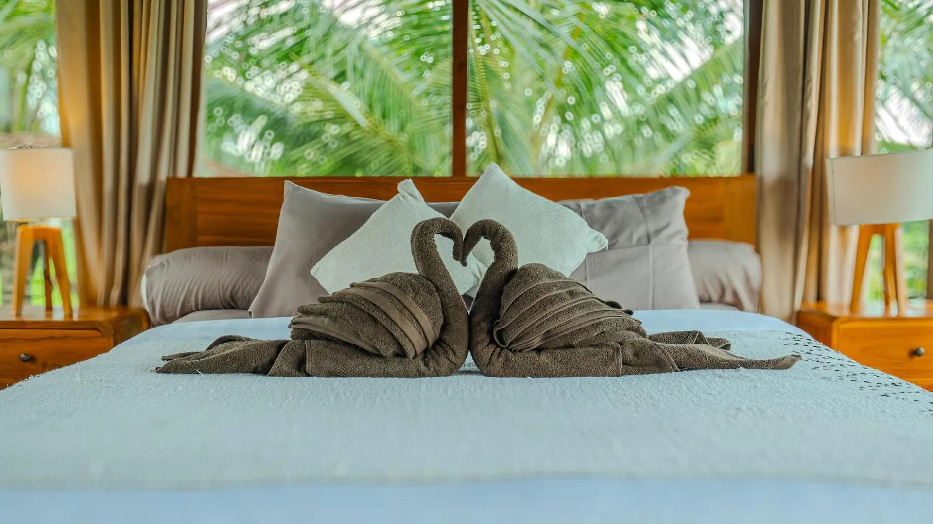 Green Swaha Mas Wooden Villa Ubud