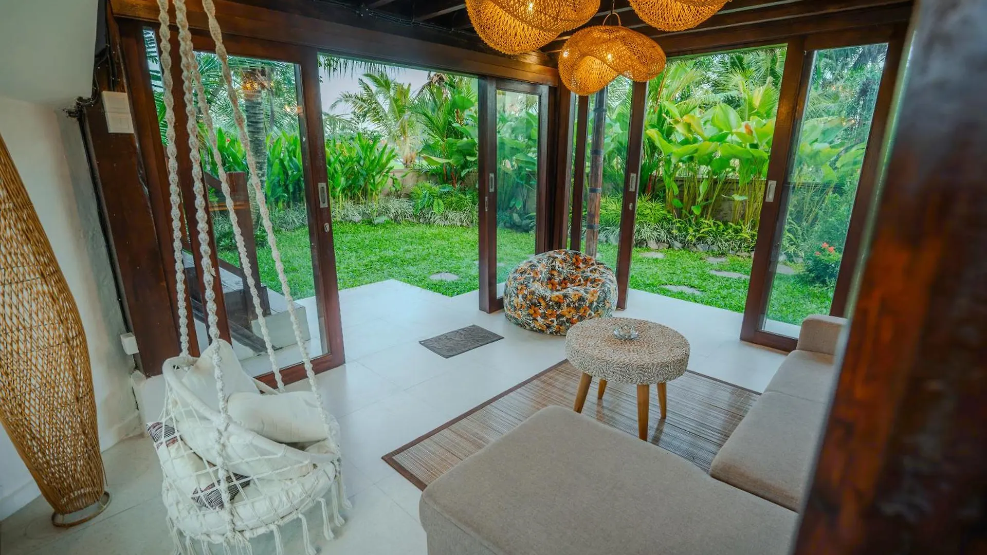 Green Swaha Mas Wooden Villa Ubud
