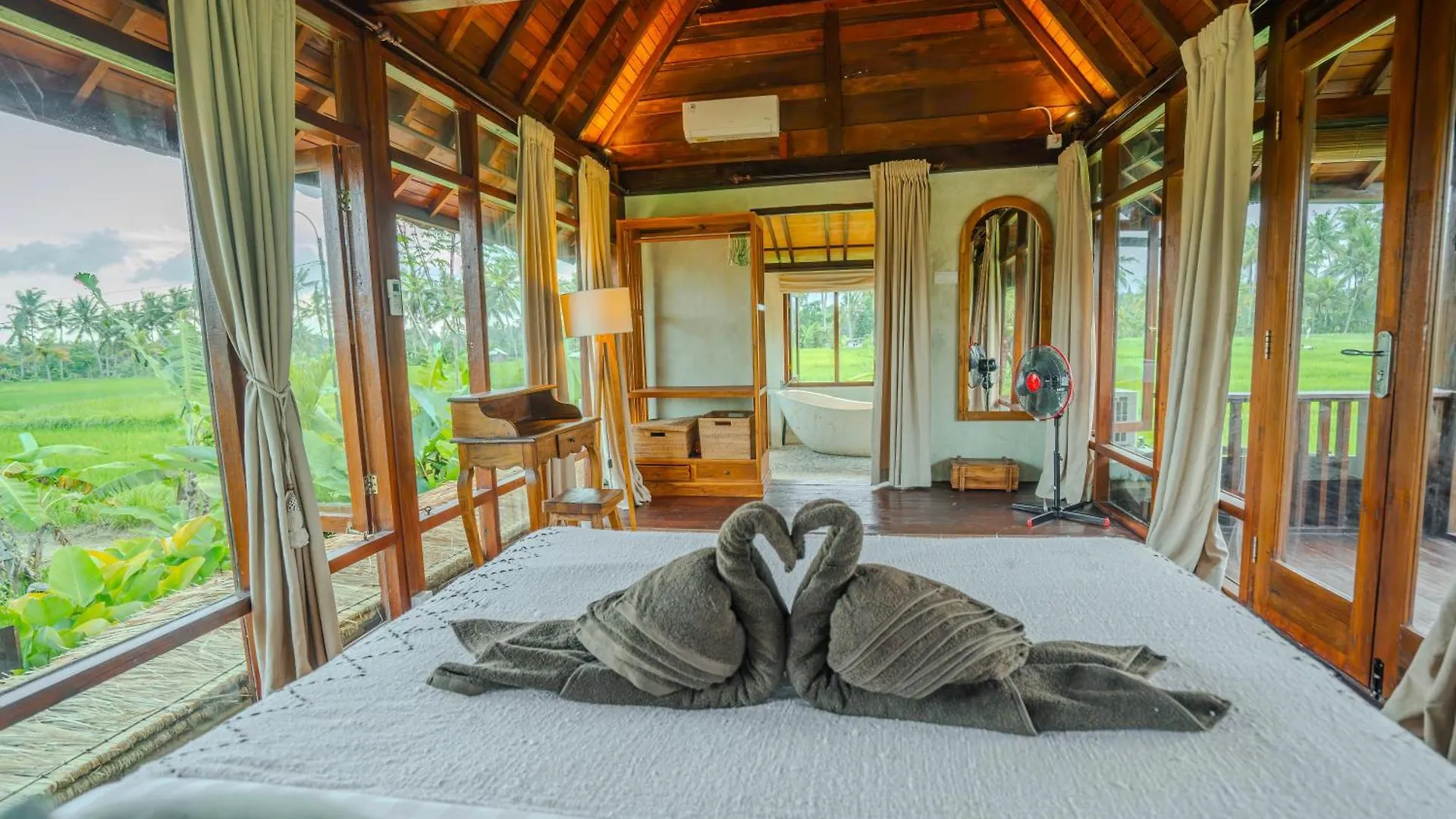 Green Swaha Mas Wooden Villa Ubud